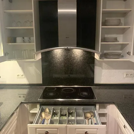 Apartment Heinrich Mit Parkplaetzen Im Ruhigen Industriegebiet Apartmán