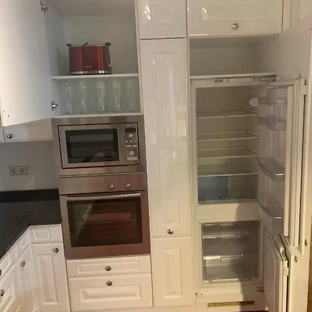 Apartment Heinrich Mit Parkplaetzen Im Ruhigen Industriegebiet Apartmán