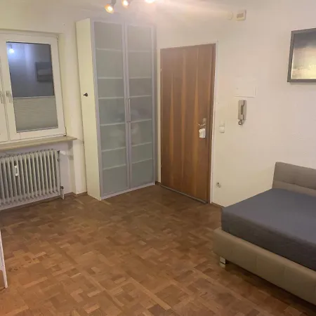 Apartment Heinrich Mit Parkplaetzen Im Ruhigen Industriegebiet アパート *