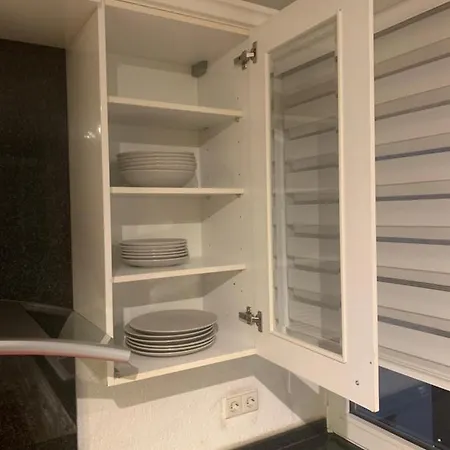 Apartment Heinrich Mit Parkplaetzen Im Ruhigen Industriegebiet Apartman