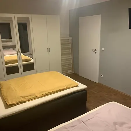 Apartment Heinrich Mit Parkplaetzen Im Ruhigen Industriegebiet アパート *